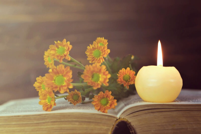 Flowers and a candle memorial in honor of Hilton Head wrongful death victim. A Hilton Head wrongful death lawyer can help mitigate the difficulty surrounding your claim.